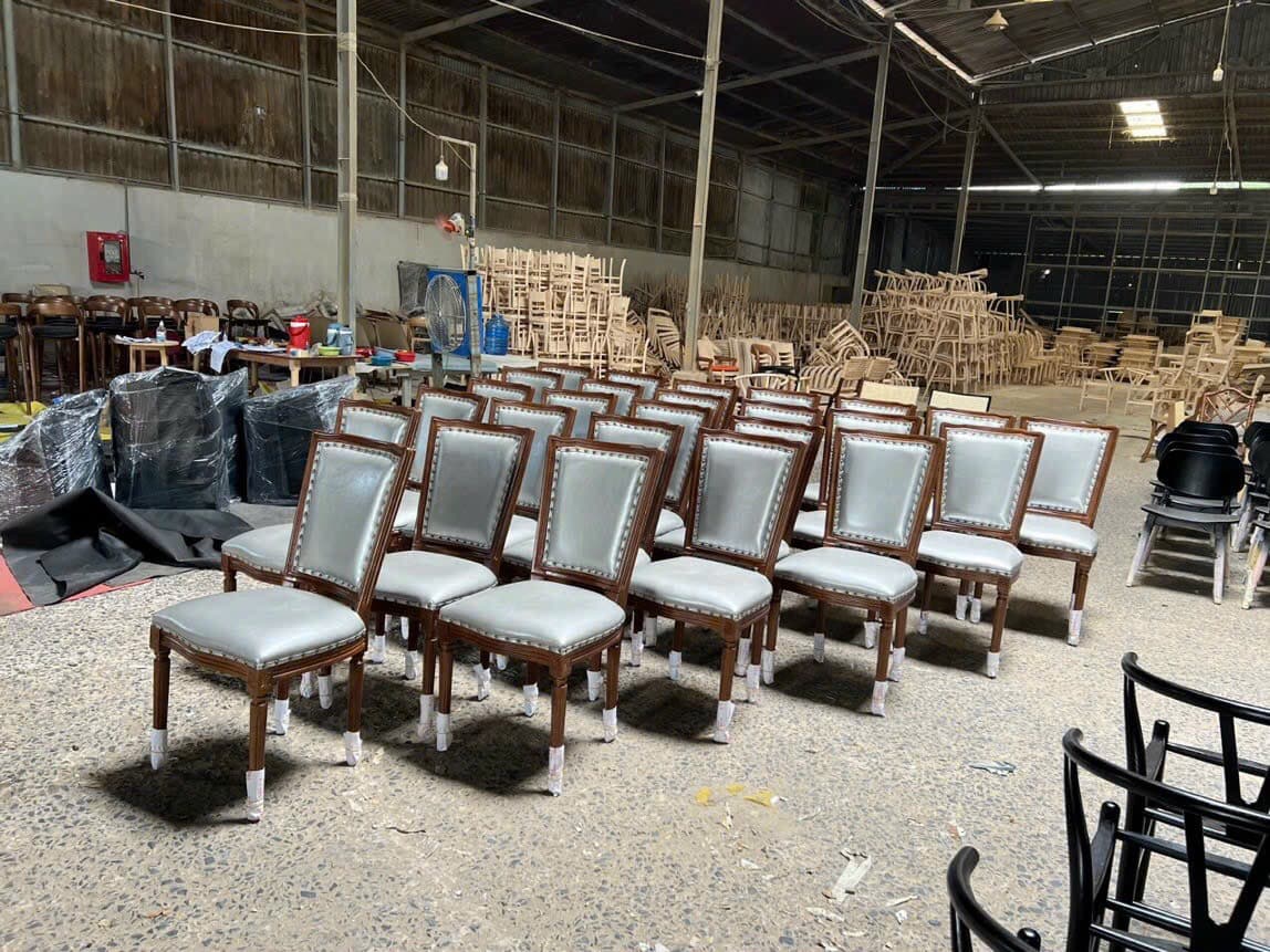 Xưởng bàn ghế gỗ tự nhiên tại Đồng Nai